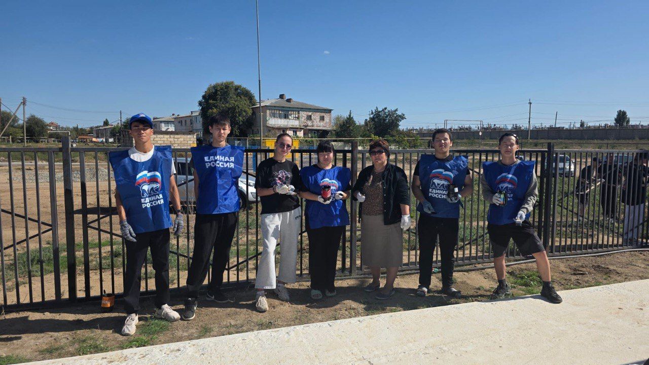 Студенты Володарского филиала АГПК внесли вклад в благоустройство родного парка!