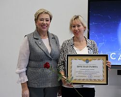 В АГПК прошел праздничный концерт к 85-летию СПО и Дню учителя  