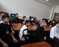 Выставка и документальный фильм о почве и экологии для студентов механического отделения